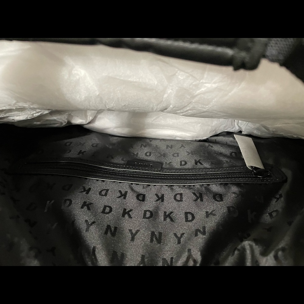 DKNY Weekender Bag 21x18x8 inches - Picture 7 of 10